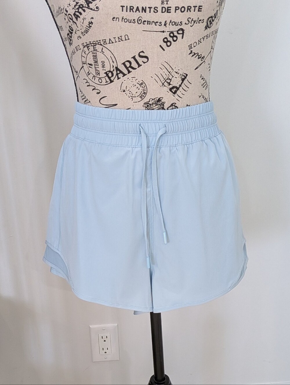 MONDETTA | Women's Winter Sky Retro 2.0 Built-In Linear Running Shorts